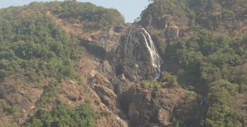 Индия. Водопад Дудхсагар по пути на Хампи