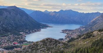 панорама Котора с низа серпантина