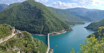 каньон пивского озера