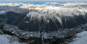 Шамони во всей красе по пути на Aiguille du Midi 3800 м, гора Мон Блан