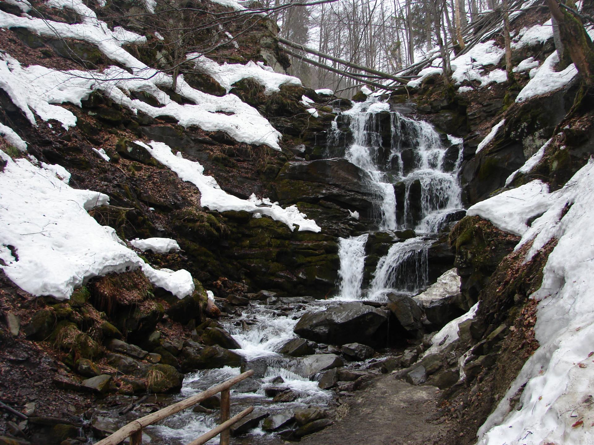 Shipot-Wasserfall in den Karpaten