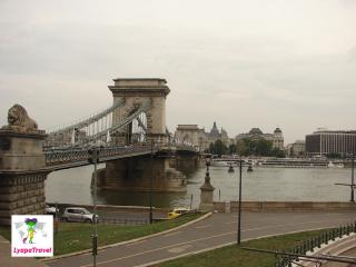 Венгрия. Будапешт. Цепной мост со львами. Сечени