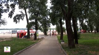 Выход на пляж Монастырского острова в Днепре. Украина