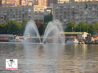 Фонтан Лебедь в Днепре. Украина