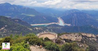 Mirador de la Figuerassa - вид на дамбу Pantà de la Baells и город Берга